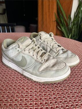 Nike Women’s Low-Top Dunks Sneakers Neutral Olive/Neutral Olive/Sail DV7415-200